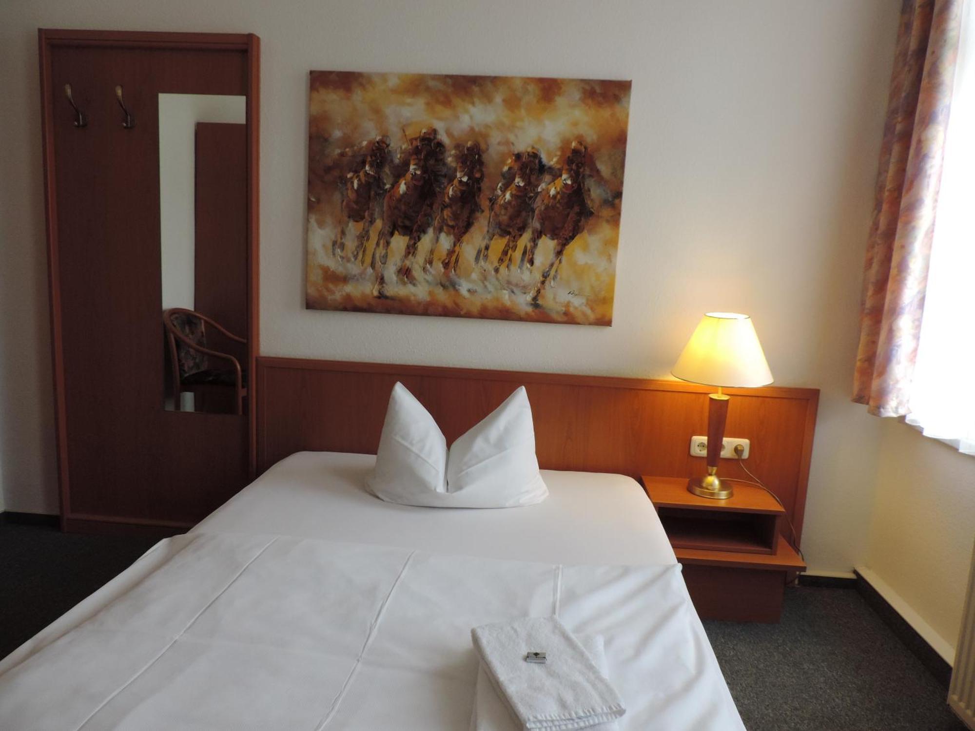 Hotel Carl Von Clausewitz บวร์ก บาย มักเดบวร์ก ห้อง รูปภาพ