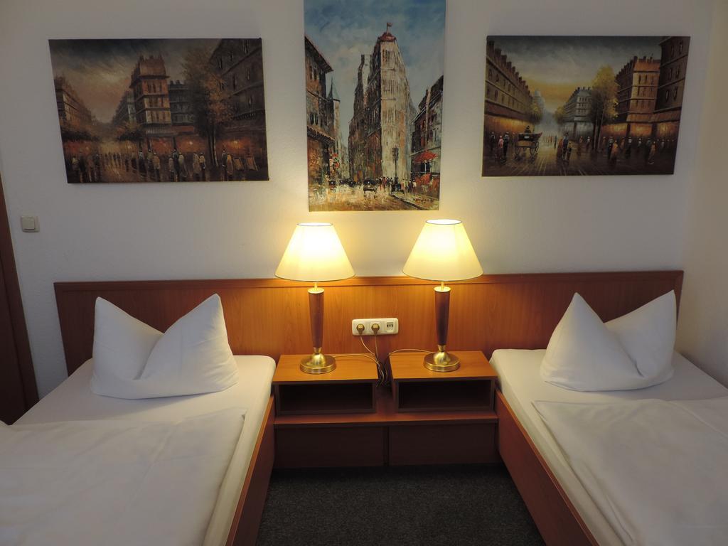 Hotel Carl Von Clausewitz บวร์ก บาย มักเดบวร์ก ภายนอก รูปภาพ