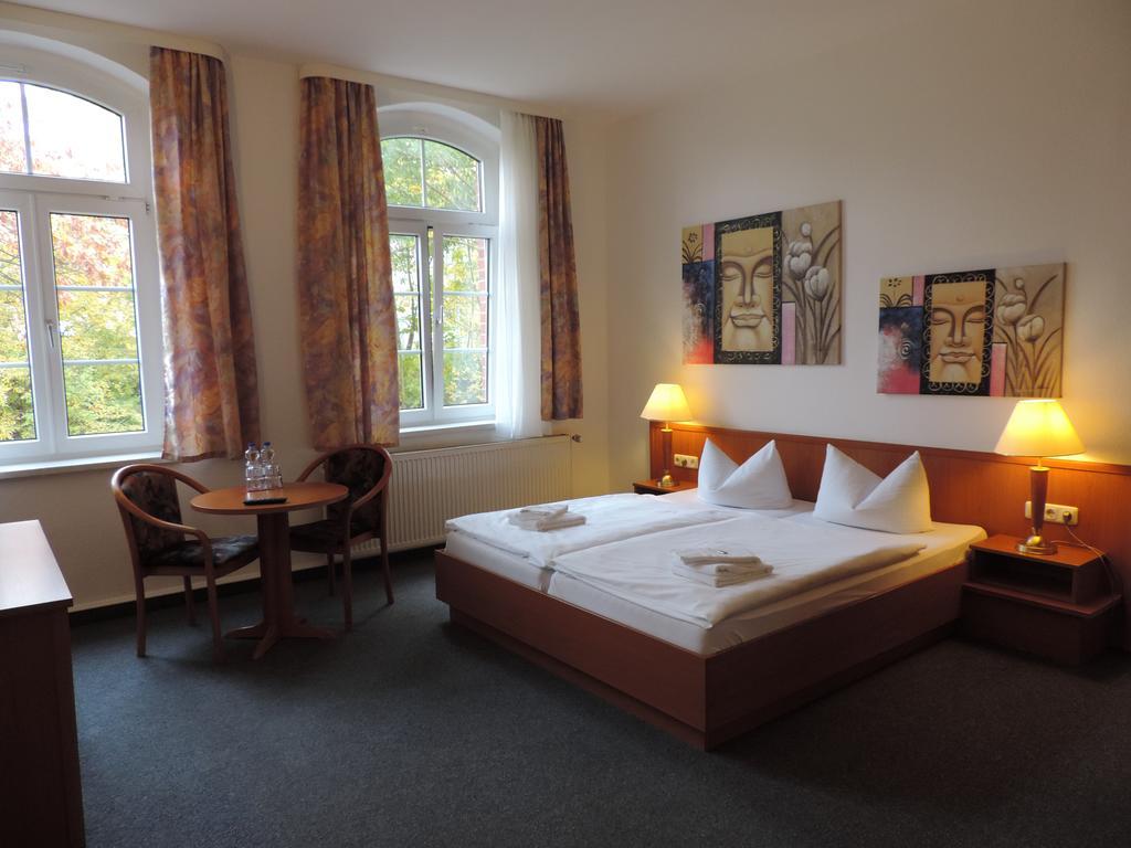 Hotel Carl Von Clausewitz บวร์ก บาย มักเดบวร์ก ภายนอก รูปภาพ