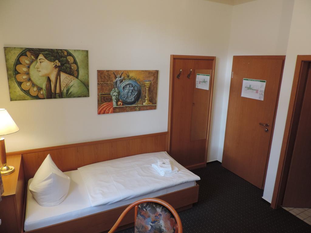 Hotel Carl Von Clausewitz บวร์ก บาย มักเดบวร์ก ห้อง รูปภาพ